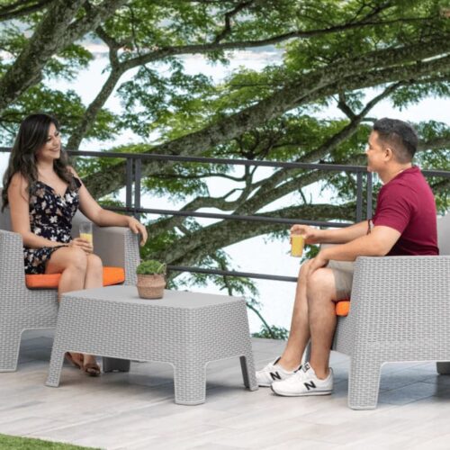 Cómo elegir muebles resistentes para reuniones en tu jardín en Puerto Rico