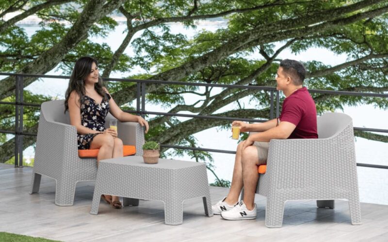 Cómo elegir muebles resistentes para reuniones en tu jardín en Puerto Rico